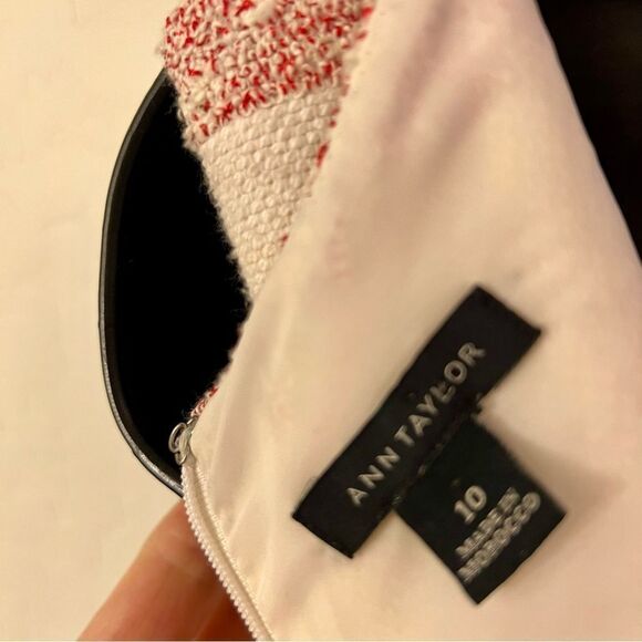 Ann Taylor Boucle Shift Dress Cream Blue Red Stripe Sleeveless Classic 10 - Picture 7 of 8